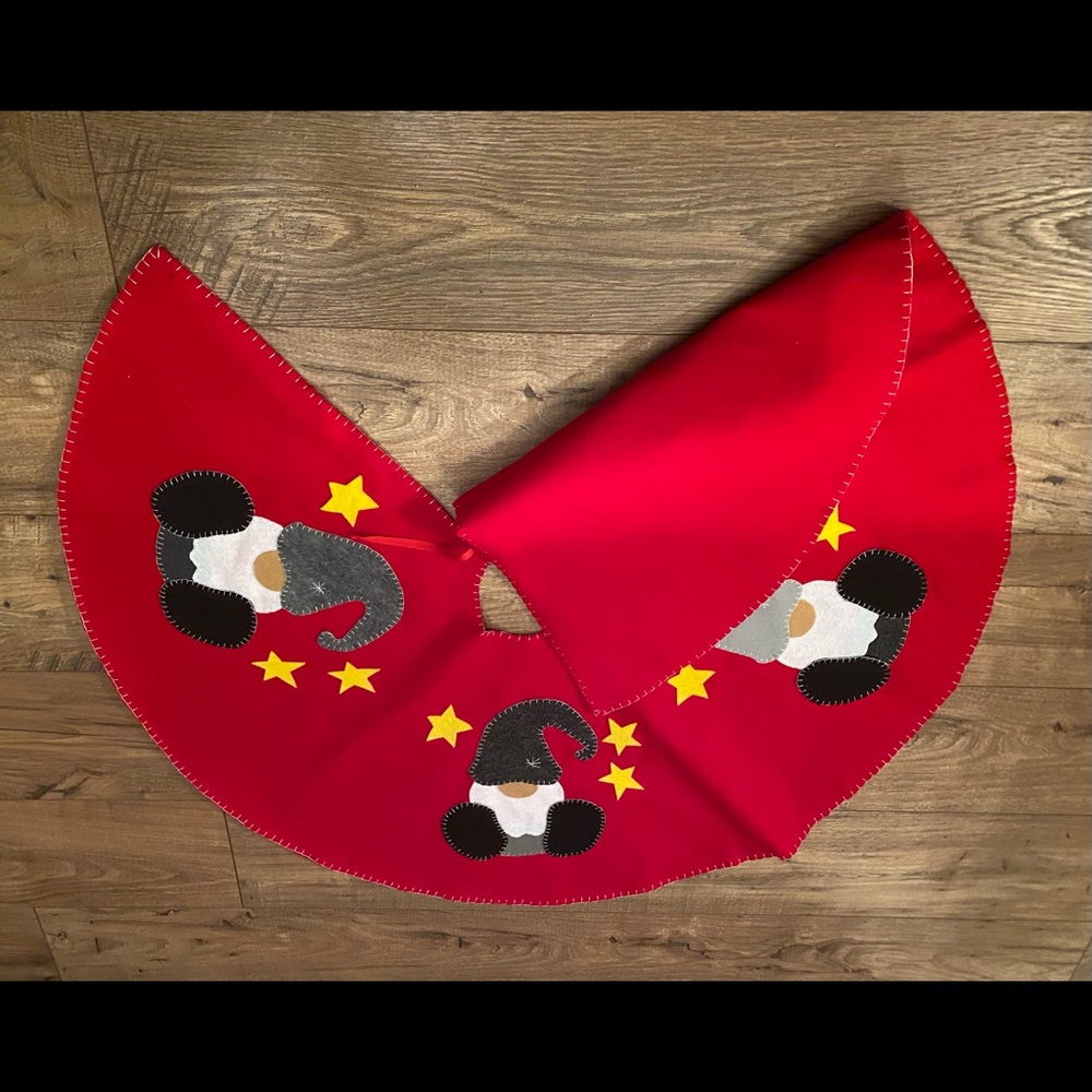 “Brand New” Gnomes Tree Skirt